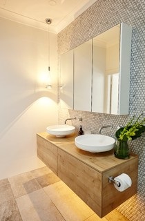 neutral penny round tile in bathroom